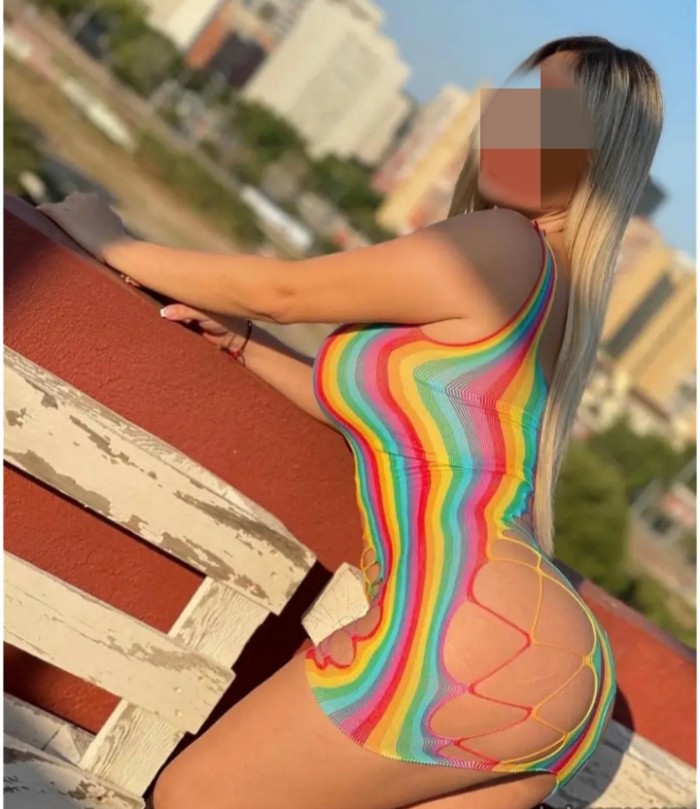 Jovencita independiente irresistible