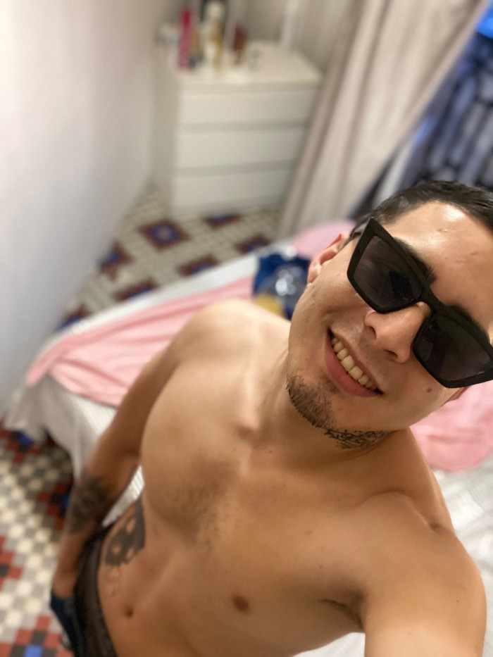 Ven y prueba mi rica polla, estoy ubicado Valencia