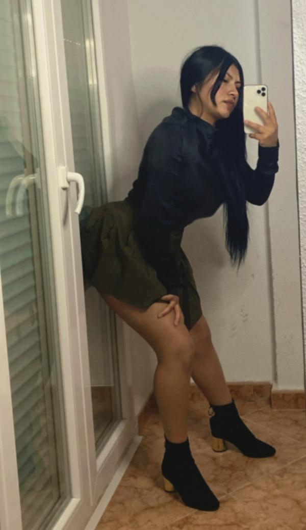 Novedad morenita delgada teen 19 años