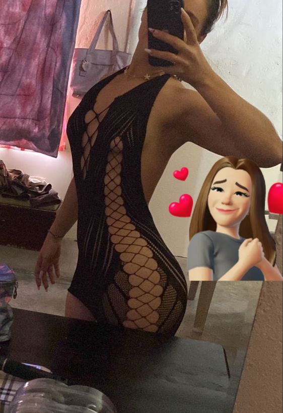 Chica latina disponible, descomplicada