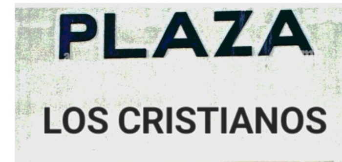 PLAZA EN CENTRO LOS CRISTIANOS SUR CHICA JOVEN