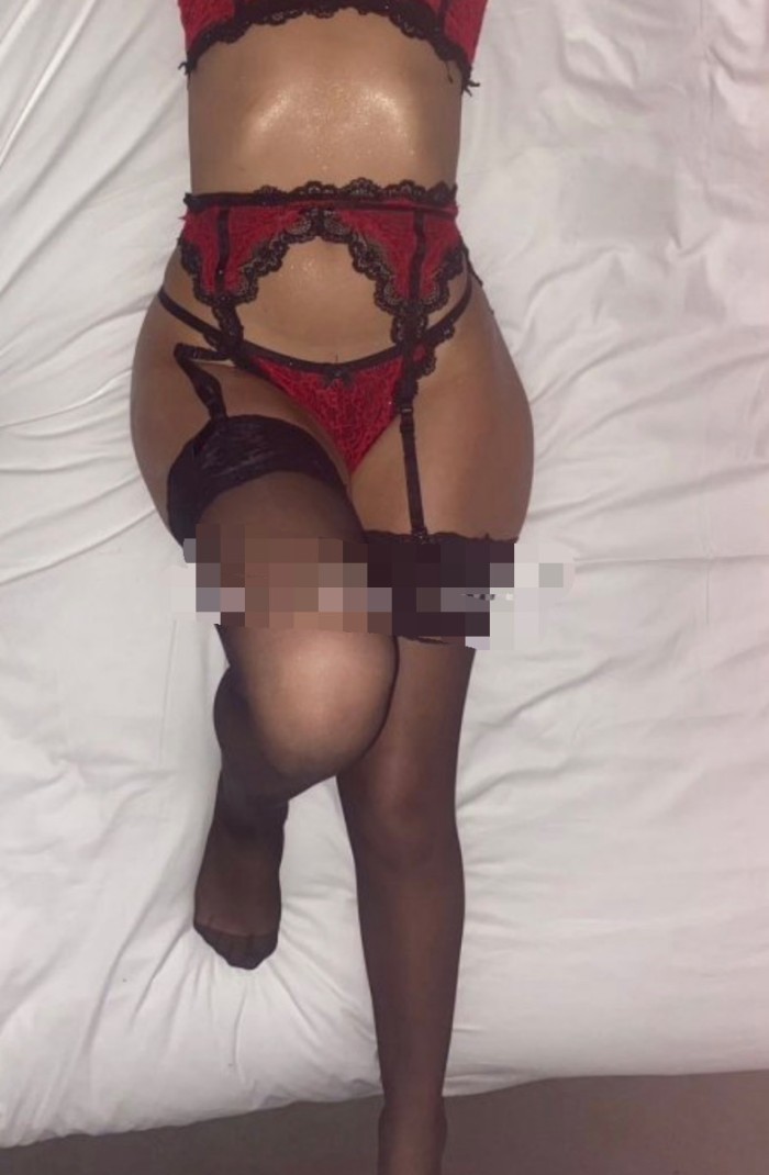 Fiestera, bonita y cachonda (solo a domicilio)