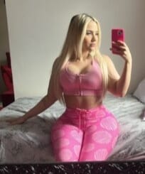 Rubia despampanante wapa fiestera completa