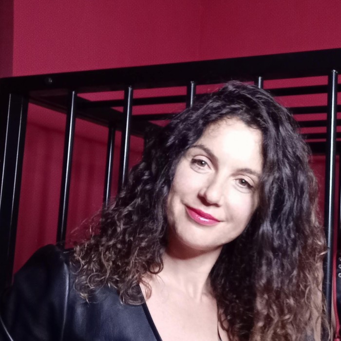 Mistress Gina Lluvia scat sesiones virtuales