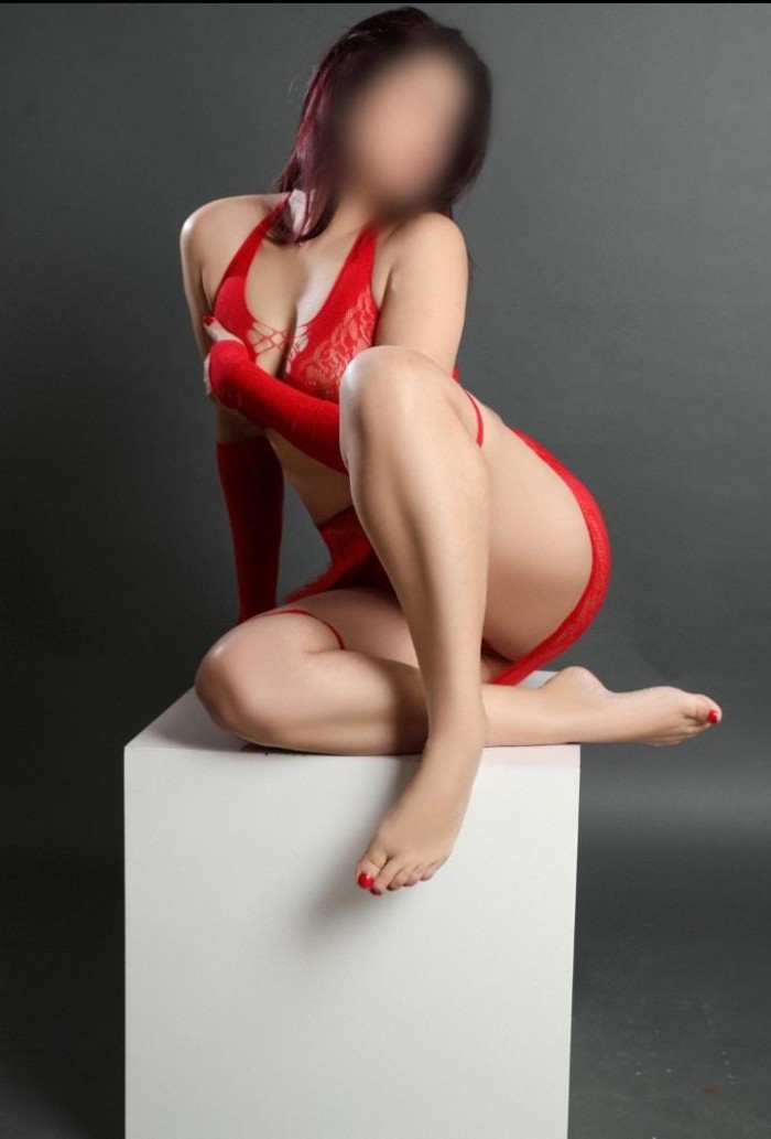 GOLOSA JOVENCITA CAÑERA SOLO SALIDAS