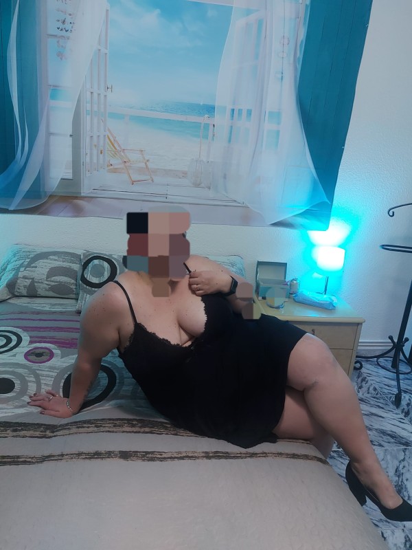 ESPAÑOLA ANDALUZA MADURITA GORDITA SEXI