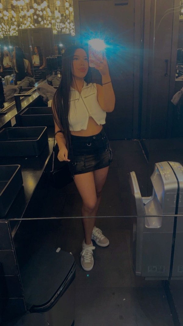 Valery encantadora con grandes pechos