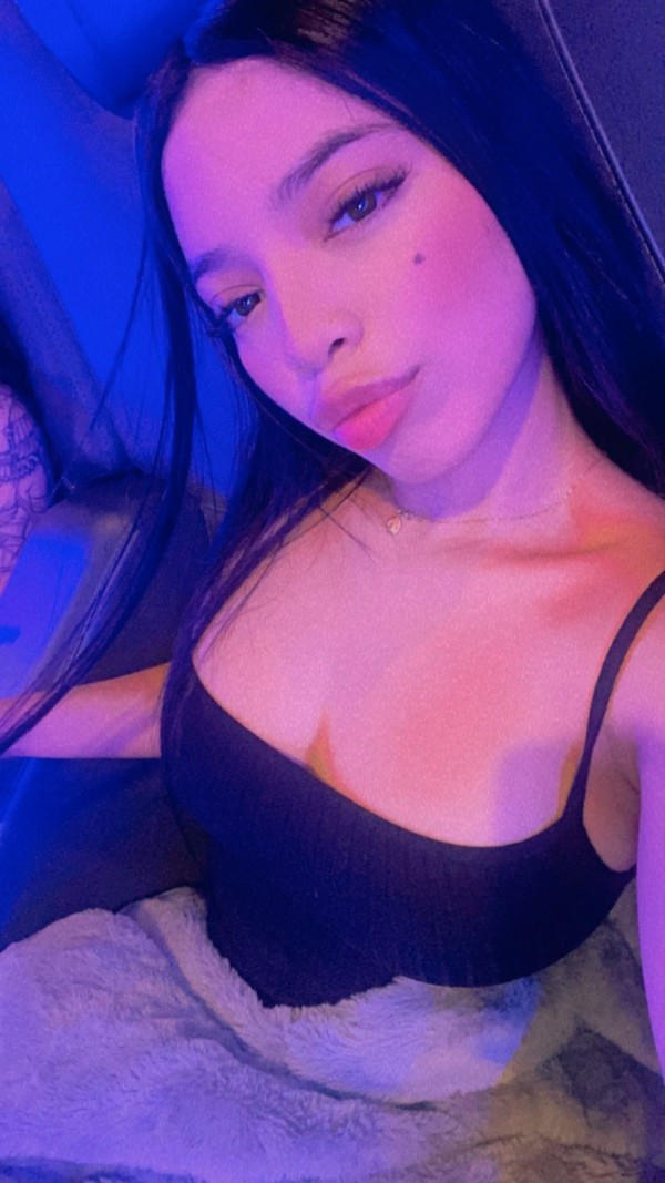 Valery encantadora con grandes pechos