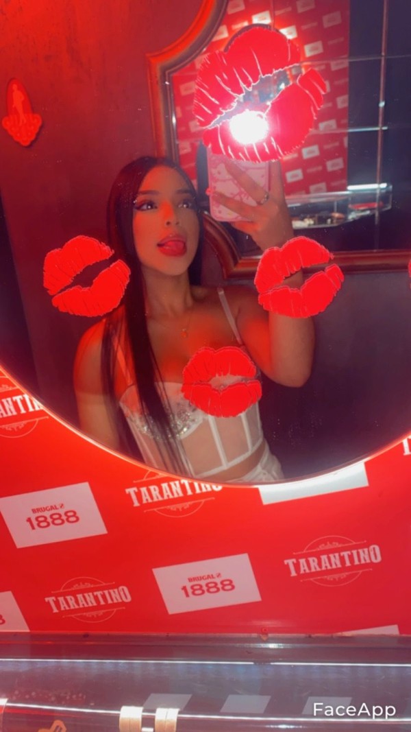 Valery encantadora con grandes pechos