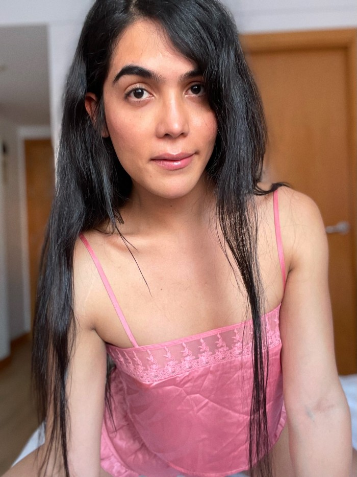 Niñata Colombiana en tres olivos