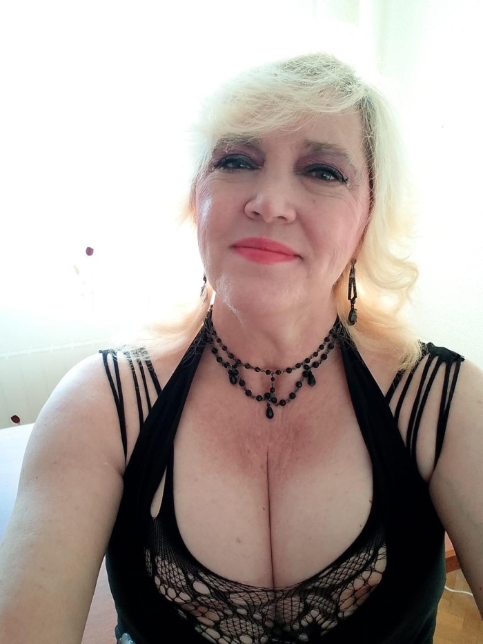 FIESTERA ESPAÑOLA MADURITA RISAS