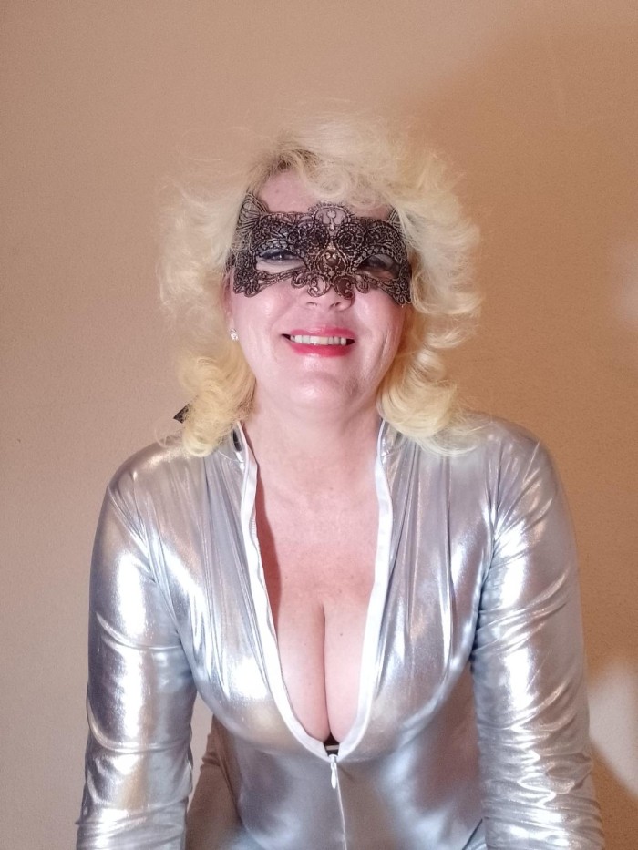 FIESTERA ESPAÑOLA MADURITA RISAS