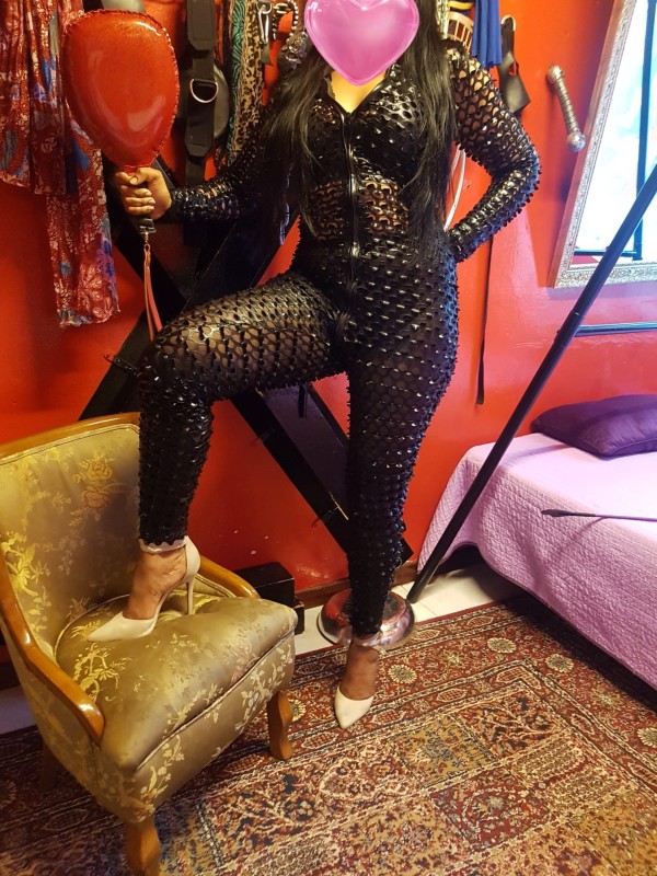 AMA SEVERA ,EN GABINETE ,BDSM,ADIESTRADORA