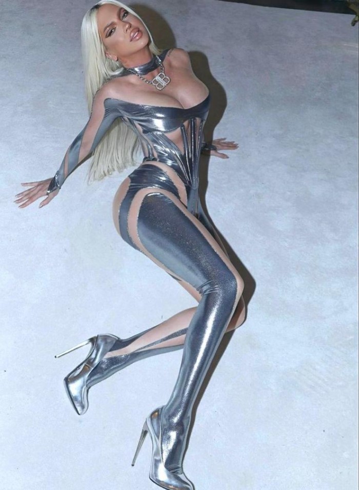 TU AMANTE COMPLACIENTE EN IBIZA