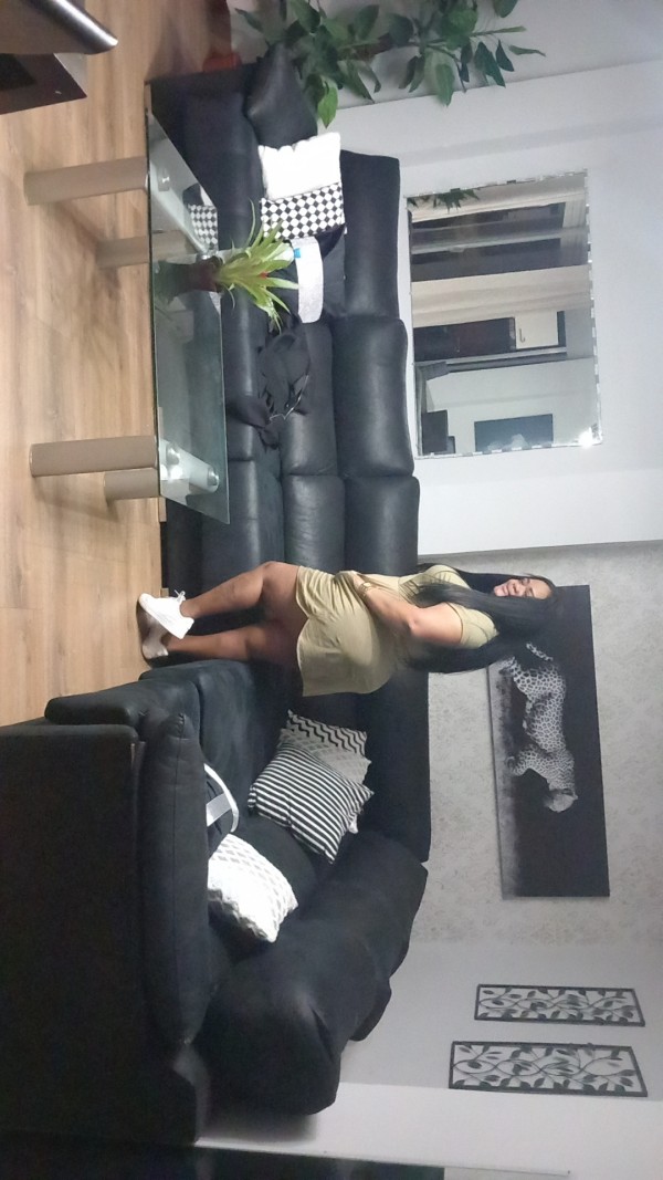 Soy una rica y extrovertida latina recién llegada