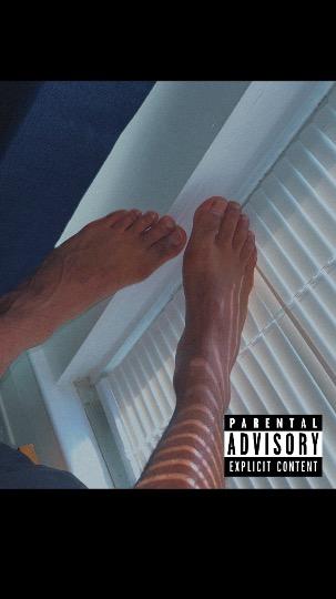 Elegante joven de color del hermoso cuerpo natural