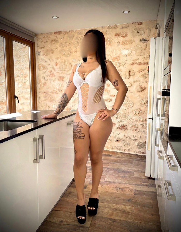 EXTROVERTIDA Y CALIENTE .