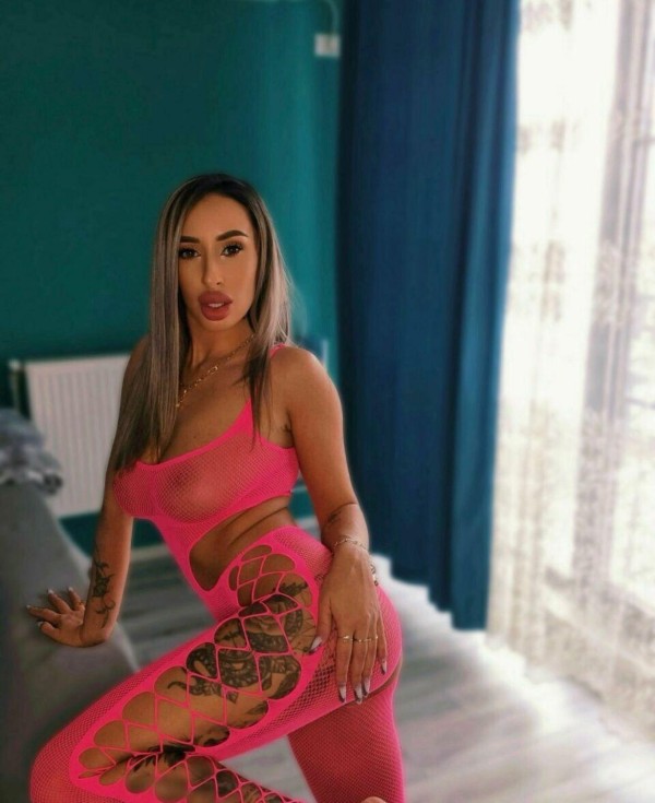 Paula jovencita ardiente con ganas de pasarlo bien