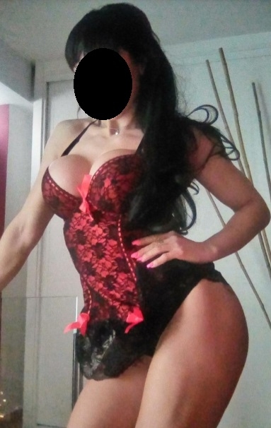 ESPAÑOLA EXUBERANTE, COMPLACIENTE Y ADICTA AL SEXO