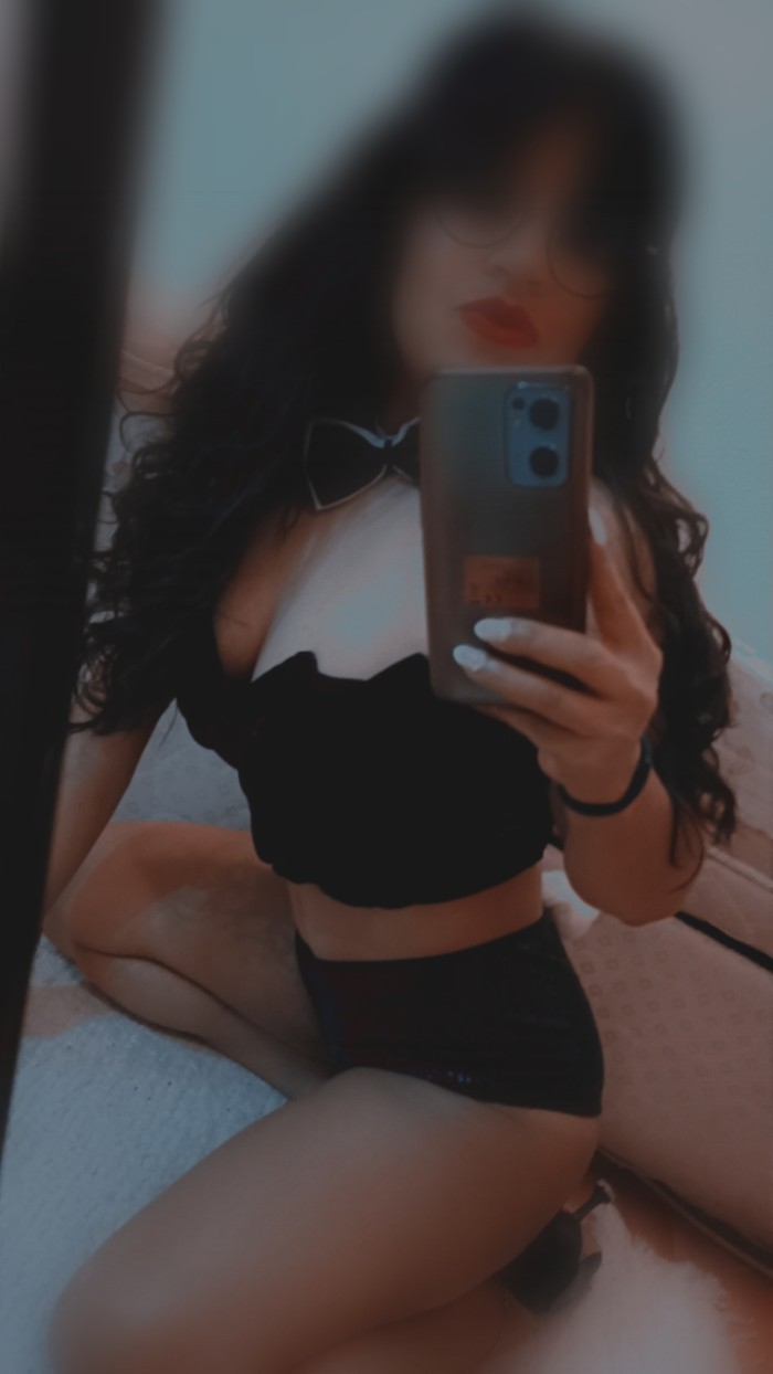 MORENA CACHONDA Y JUGUETONA