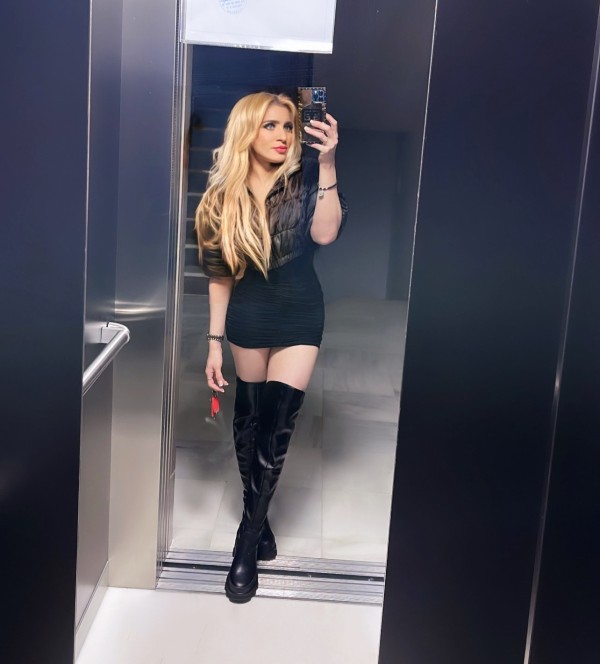 Rubia fiestera ySexy hago domicilio y citas Benahavis