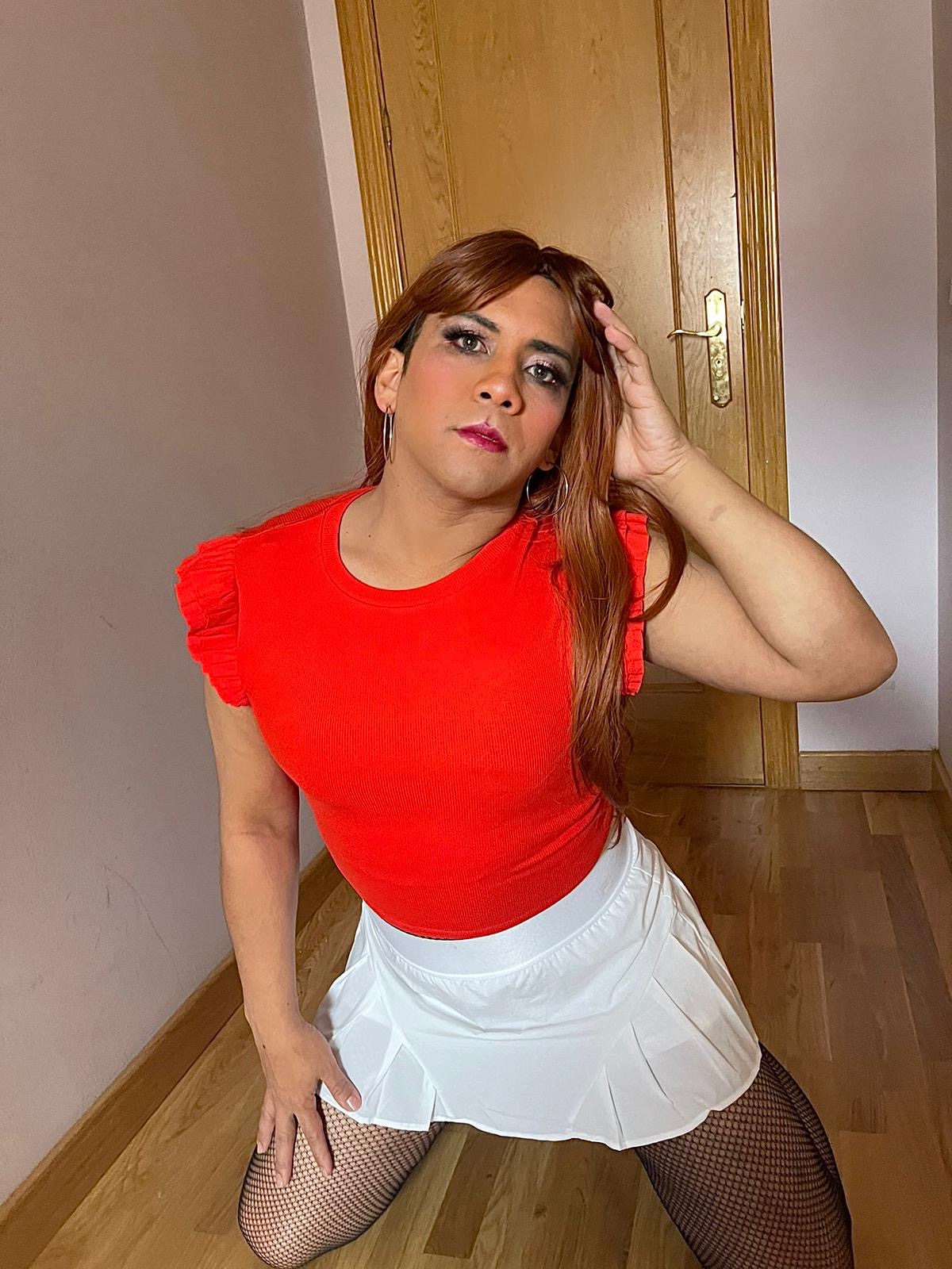 chica trans complaciente colombiana