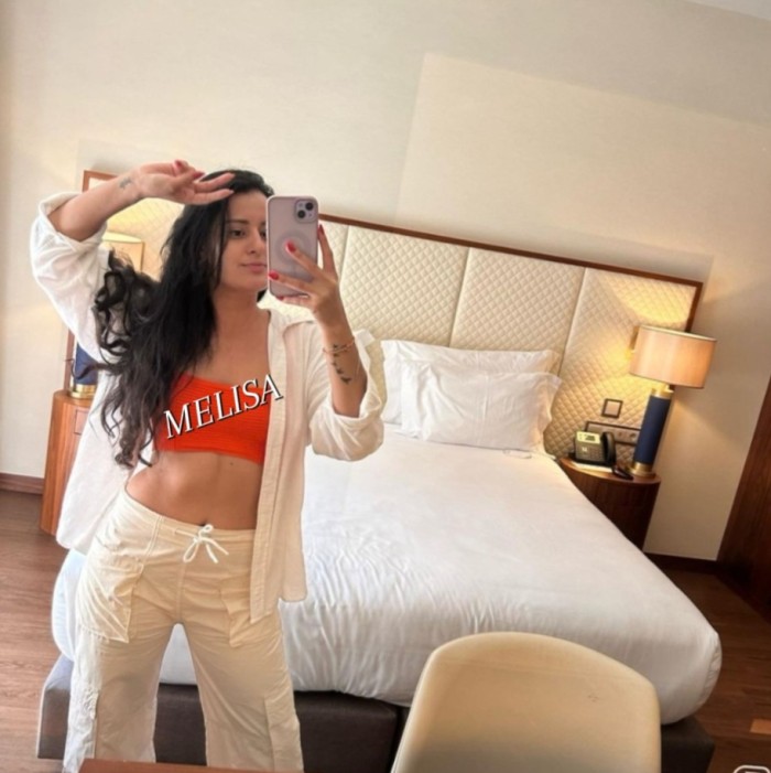 JOVENCITA EN PISO DISCRETO EN MORATALAZ!!610897403