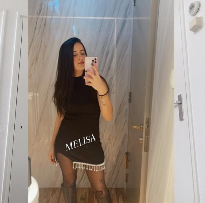 JOVENCITA EN PISO DISCRETO EN MORATALAZ!!610897403