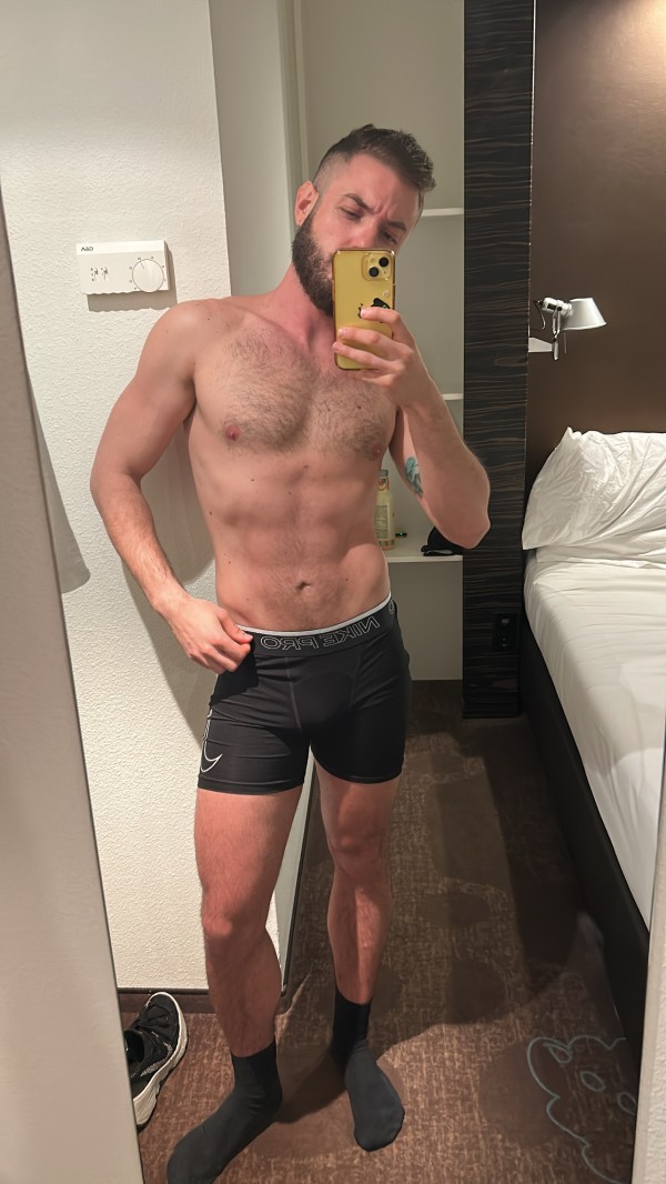 Chico activo muy caliente