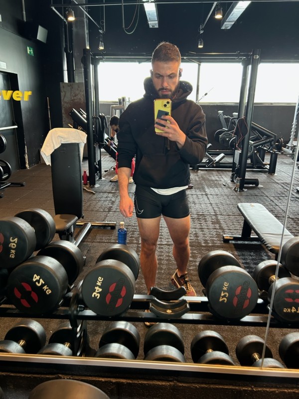 Chico activo muy caliente