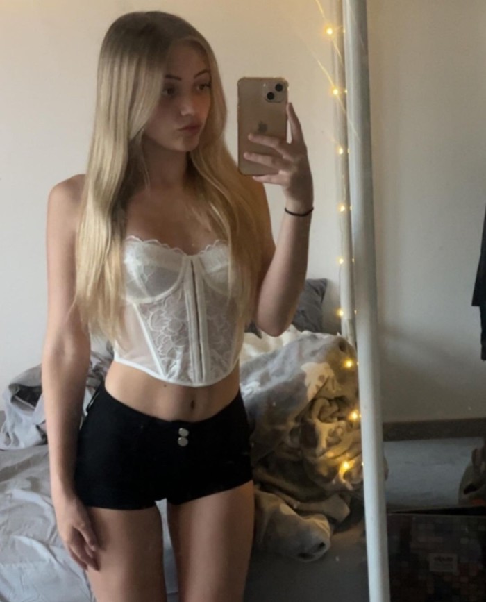 Solita en casa