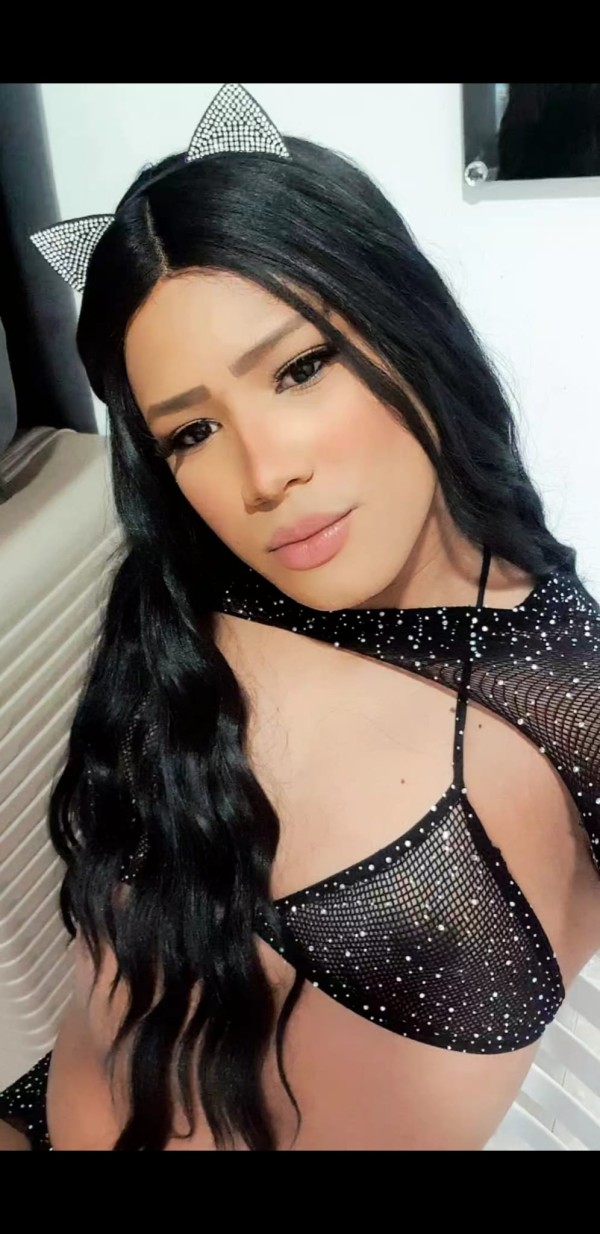 CHICA TRANS PASIVA Y ACTIVA