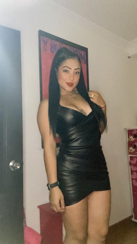 TRAVIESA MUJER EN BUSCA DE UN CABALLERO