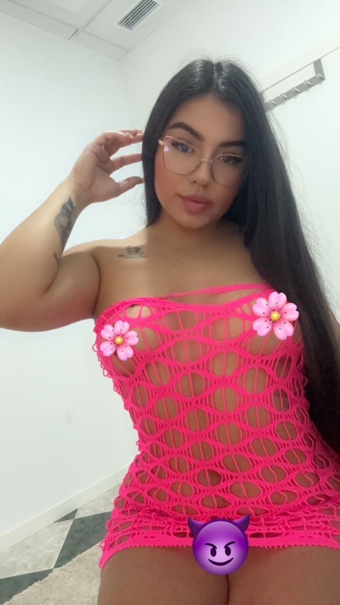ME ENCANTA SENTIR ESA LECHITA CORRER POR MIS TETAS