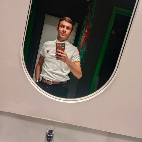 Sebastián complaciente