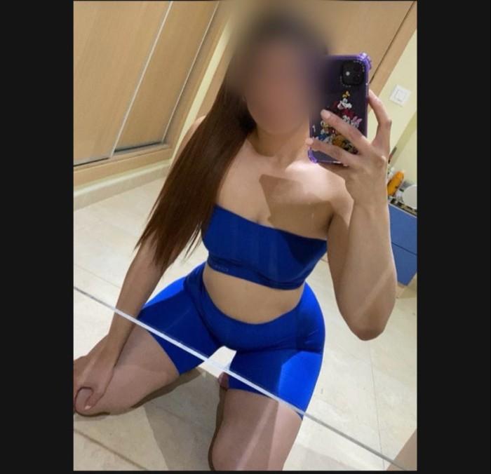 UNA RUBIA MUY CACHONDA