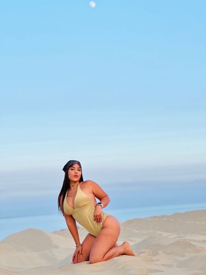 JOVENCITA LATINA SEXY EN SEVILLA