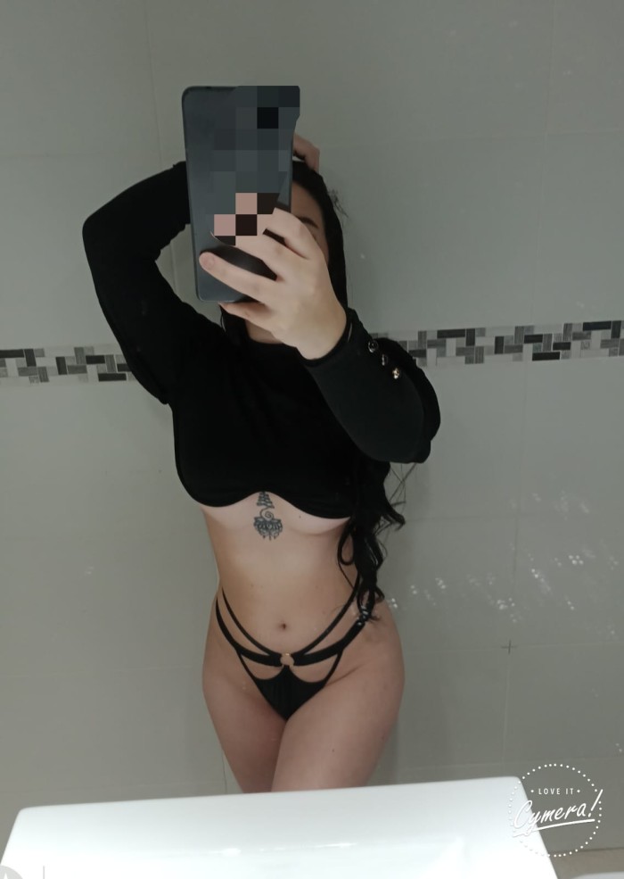 con ganas de tu leche en mis tetas