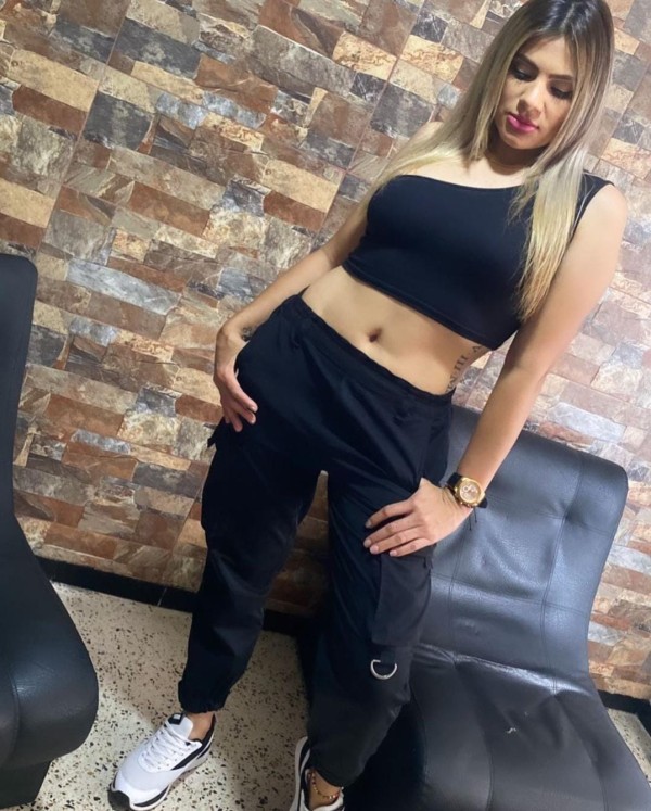 COLOMBIANA DE 24 AÑOS DE PASO POR MARBELLA