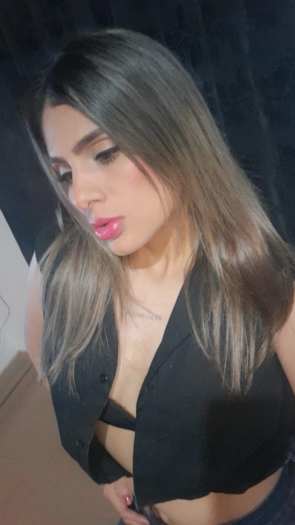 COLOMBIANA DE 24 AÑOS DE PASO POR MARBELLA