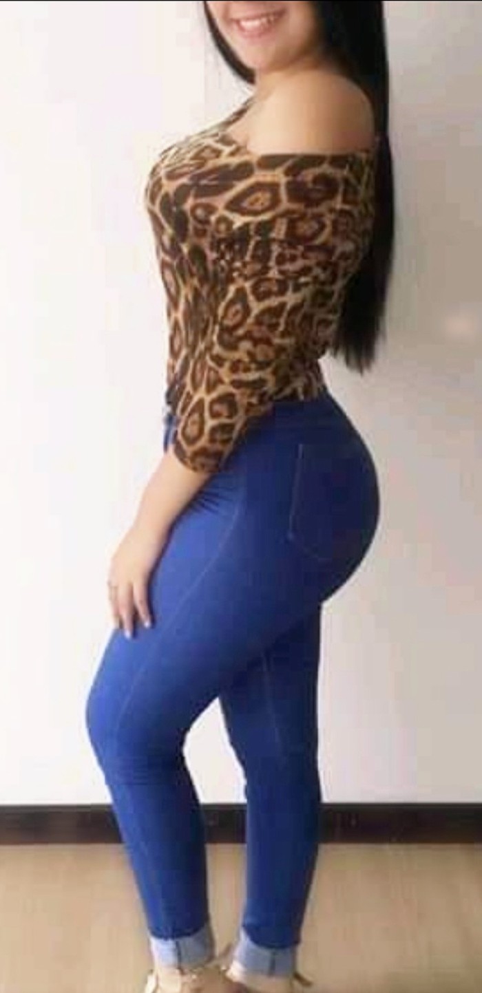 Tetona culona para comerte a tu gusto