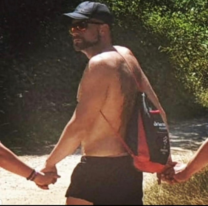 HOMBRE ATLETICO SEXY BIEN DOTADO