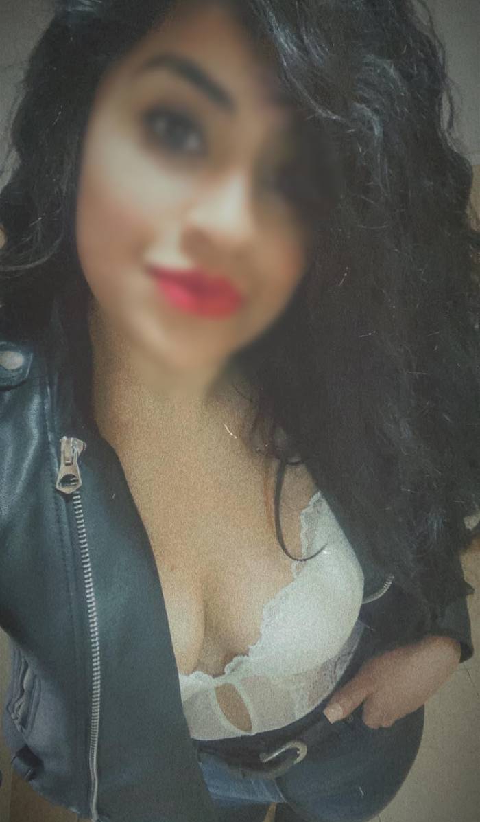 GATITA SALVAJE PERO MUY CARIÑOSA!!!