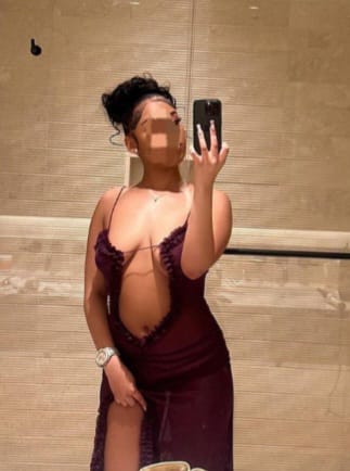 Zorita en lencería,  mayas de rejilla