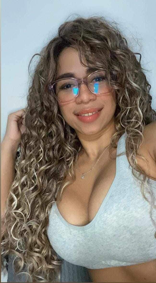 Valentina atractiva morena