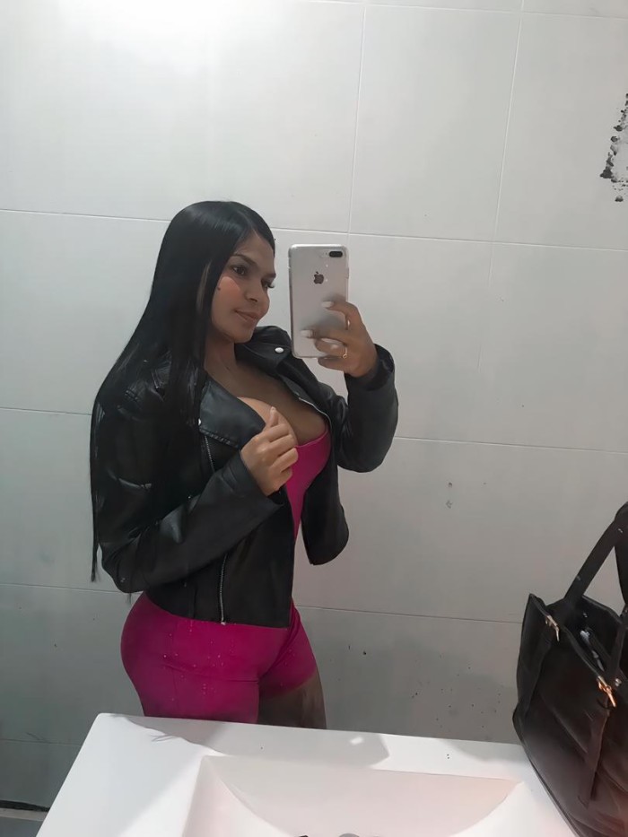 JUGUETONA Y SENSUAL CHICA