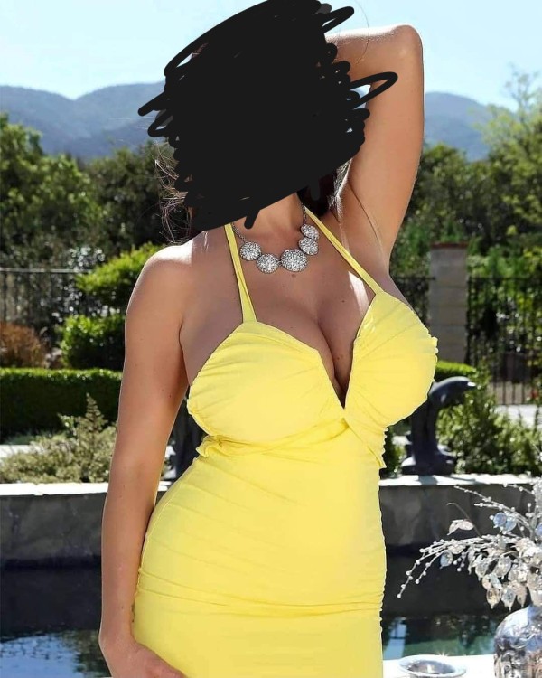Chica con tetas grandes