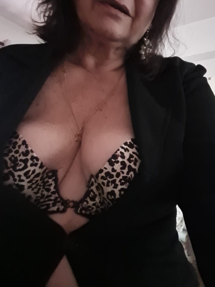 Angela madura española cariñosa y profesional
