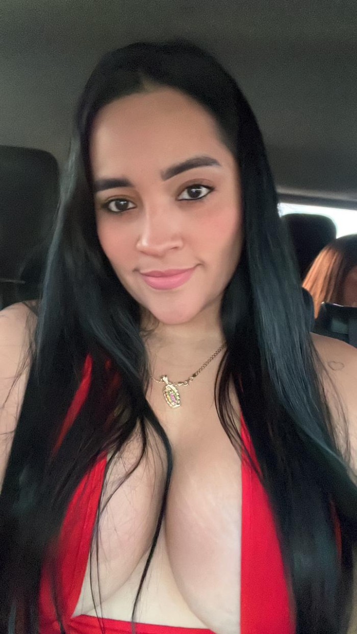 QUIERO TU LECHITA EN MIS TETAS, SOY MUY CACHONDA