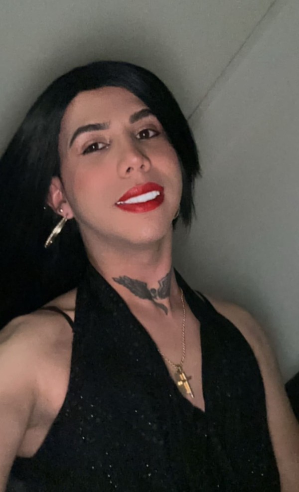 Última noche en Bilbao Chica cd colombiana, femenina, fiestera, versátil